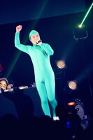 メンバーの中で唯一全身タイツを着てパフォーマンスしたリクヲ（アバンティーズ）。（撮影：後藤壮太郎）