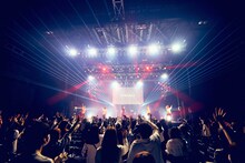 SKY-HIのライブの様子。（撮影：後藤壮太郎）