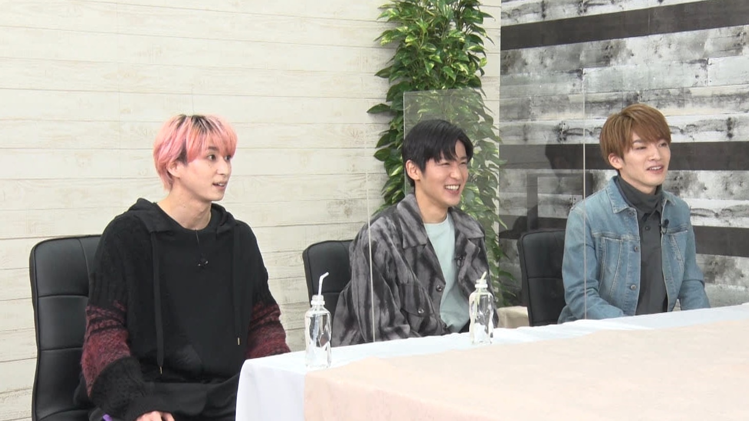 左から佐久間大介、目黒蓮、深澤辰哉（Snow Man）。 (c)フジテレビ