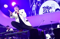 谷中敦（Baritone Sax / 東京スカパラダイスオーケストラ） (c)テレビ朝日ドリームフェスティバル2021 / 写真：岸田哲平