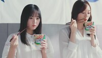 「カップスターCM『そば・うどん』編」のワンシーン。