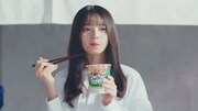 「カップスターCM『そば・うどん』編」のワンシーン。
