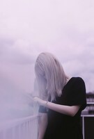 SOVA新グループのティザービジュアル。（モデル：神楽寧々、撮影：沙汰優）