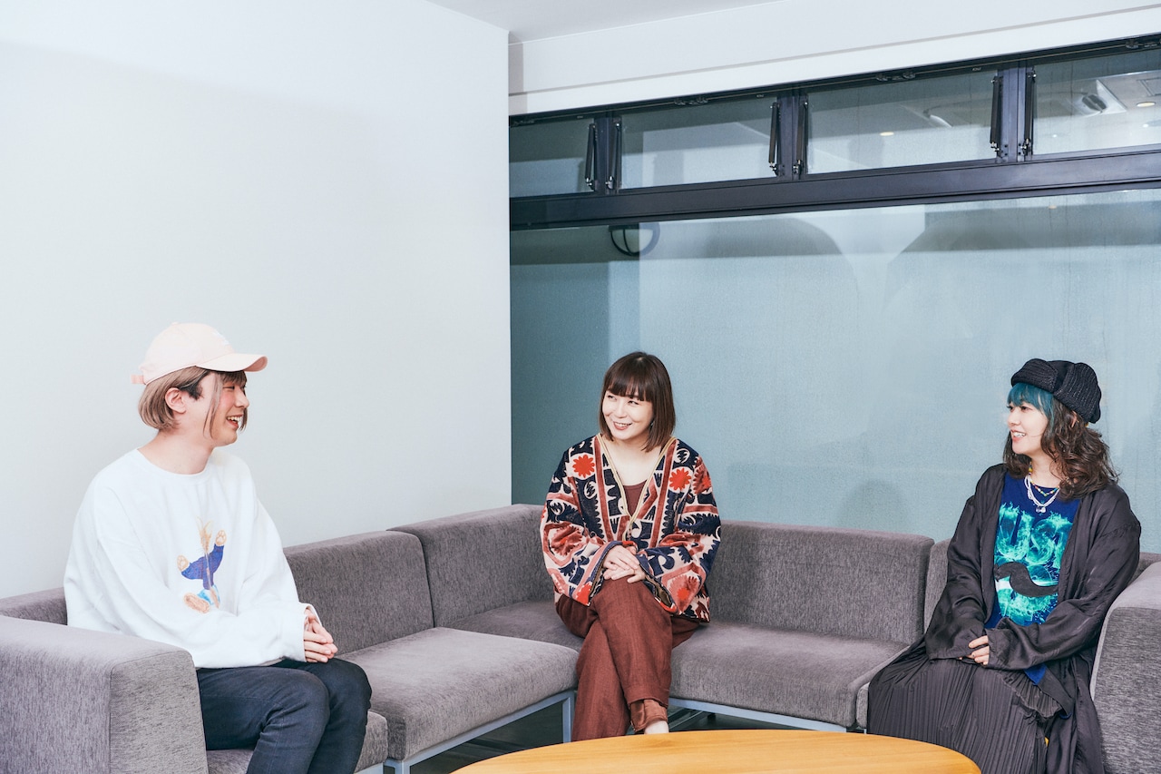 左からりょう子、土岐麻子、大貫亜美。