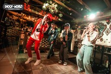 FNCYとYOU THE ROCK★のコラボパフォーマンスの様子。