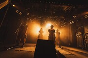 「CHICKEN BLOW THE IDOL-Début Live『透 き 間 風』」の様子。
