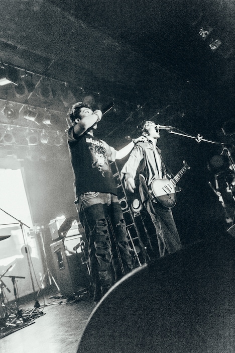 左からJUBEE、清水英介。（Photo by Kazuma Kobayashi）