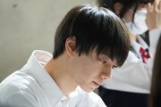HiHi Jets作間龍斗の誕生日に映画「ひらいて」新場面写真公開