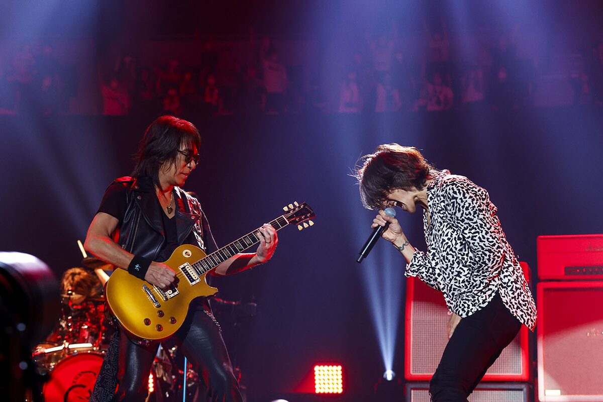 B Zがmr Children Glayとコラボ繰り広げた Unite 熱い競演を配信でも ライブレポート 写真10枚 音楽ナタリー