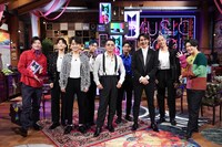 GENERATIONS from EXILE TRIBEとMCの田中圭、千葉雄大。(c)日本テレビ