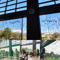 会場の地面や窓に描かれたチョークアート。（写真提供：ワールドアパート有限会社）