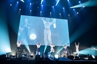 ジャンプする神宿。