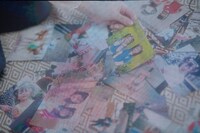 スクリーンに映された羽島姉妹の少女時代の写真。