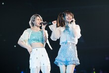 羽島めい（左）、羽島みき（右）の羽島姉妹。