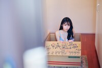 岸みゆ「ヤングガンガン」アザーカット（撮影：岡本武志）