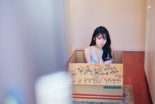 岸みゆ「ヤングガンガン」アザーカット（撮影：岡本武志）