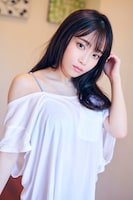 岸みゆ「ヤングガンガン」アザーカット（撮影：岡本武志）