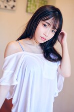 岸みゆ「ヤングガンガン」アザーカット（撮影：岡本武志）