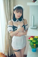 岸みゆ「ヤングガンガン」アザーカット（撮影：岡本武志）