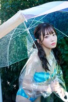 岸みゆ「ヤングガンガン」アザーカット（撮影：岡本武志）