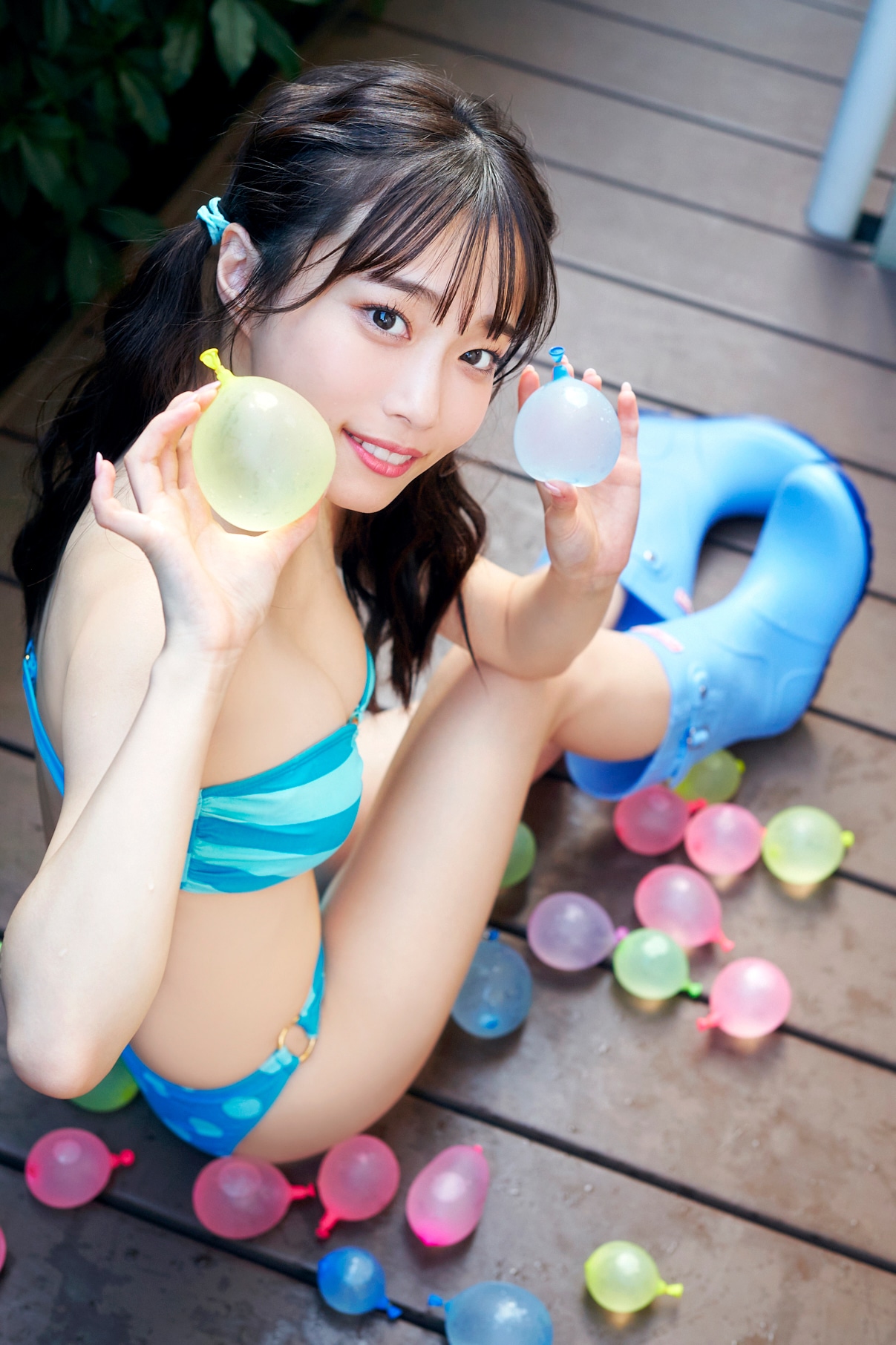 岸みゆ「ヤングガンガン」アザーカット（撮影：岡本武志）