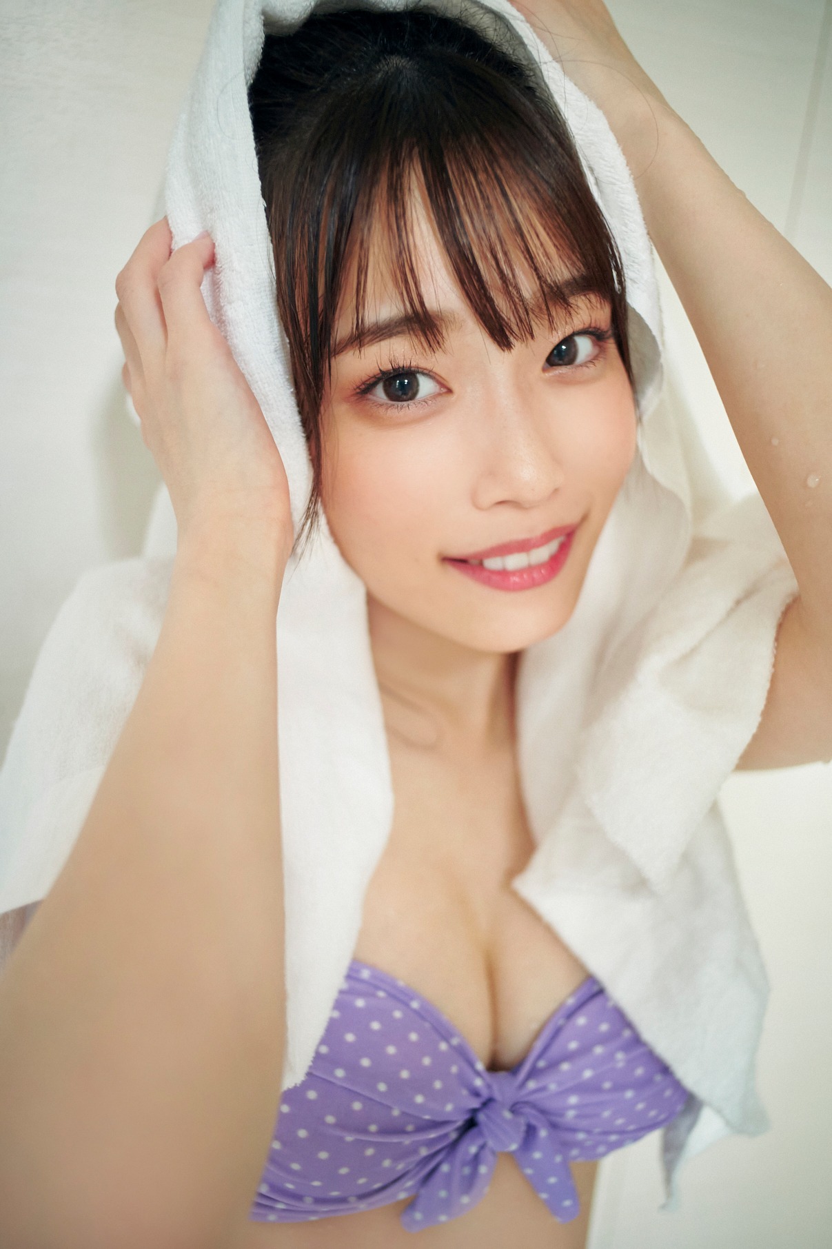 岸みゆ「ヤングガンガン」アザーカット（撮影：岡本武志）