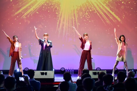 et-アンド-「Monthly LIVE 2021『RGB』」の様子。