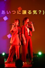 et-アンド-「Monthly LIVE 2021『RGB』」の様子。