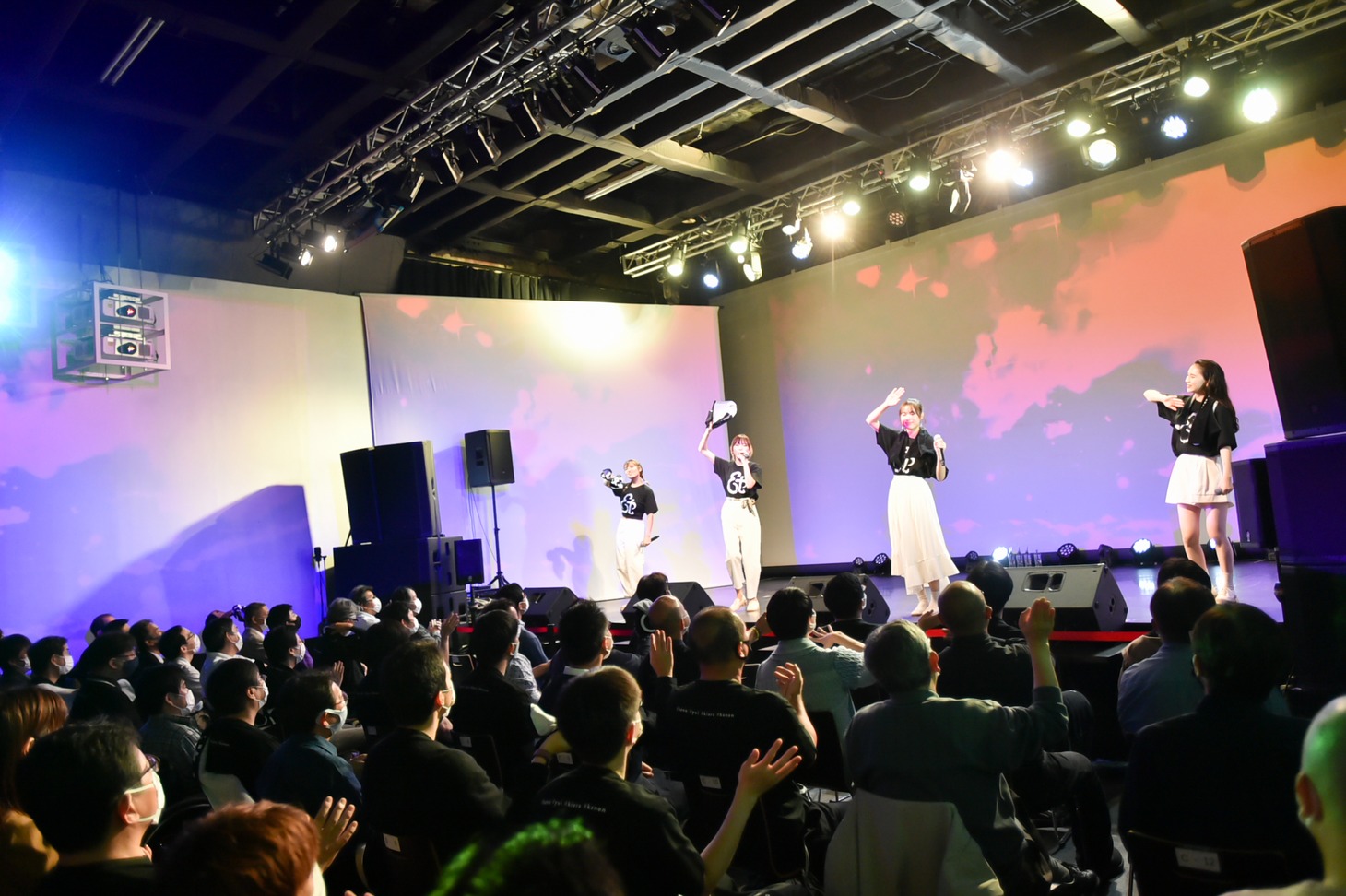 et-アンド-「Monthly LIVE 2021『RGB』」の様子。