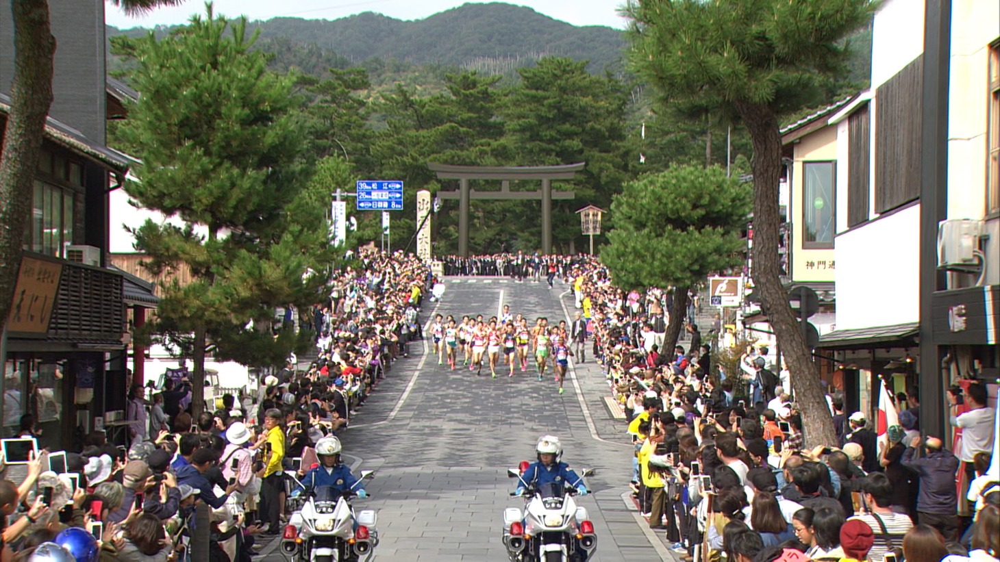 「出雲全日本大学選抜駅伝」の様子。
