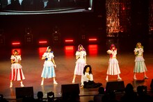 豆柴の大群「大丈夫サンライズ（昭和歌謡 Ver.）feat. ゆりやんレトリィバァ」披露時の様子。（Photo by sotobayashi kenta）