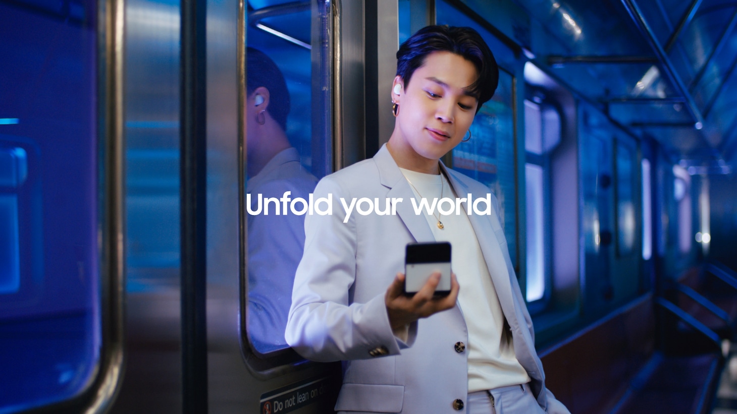 CM「Galaxy Z Flip3 5G BTS 篇」より。(c)Galaxy Z Flip3 5G　BTS篇