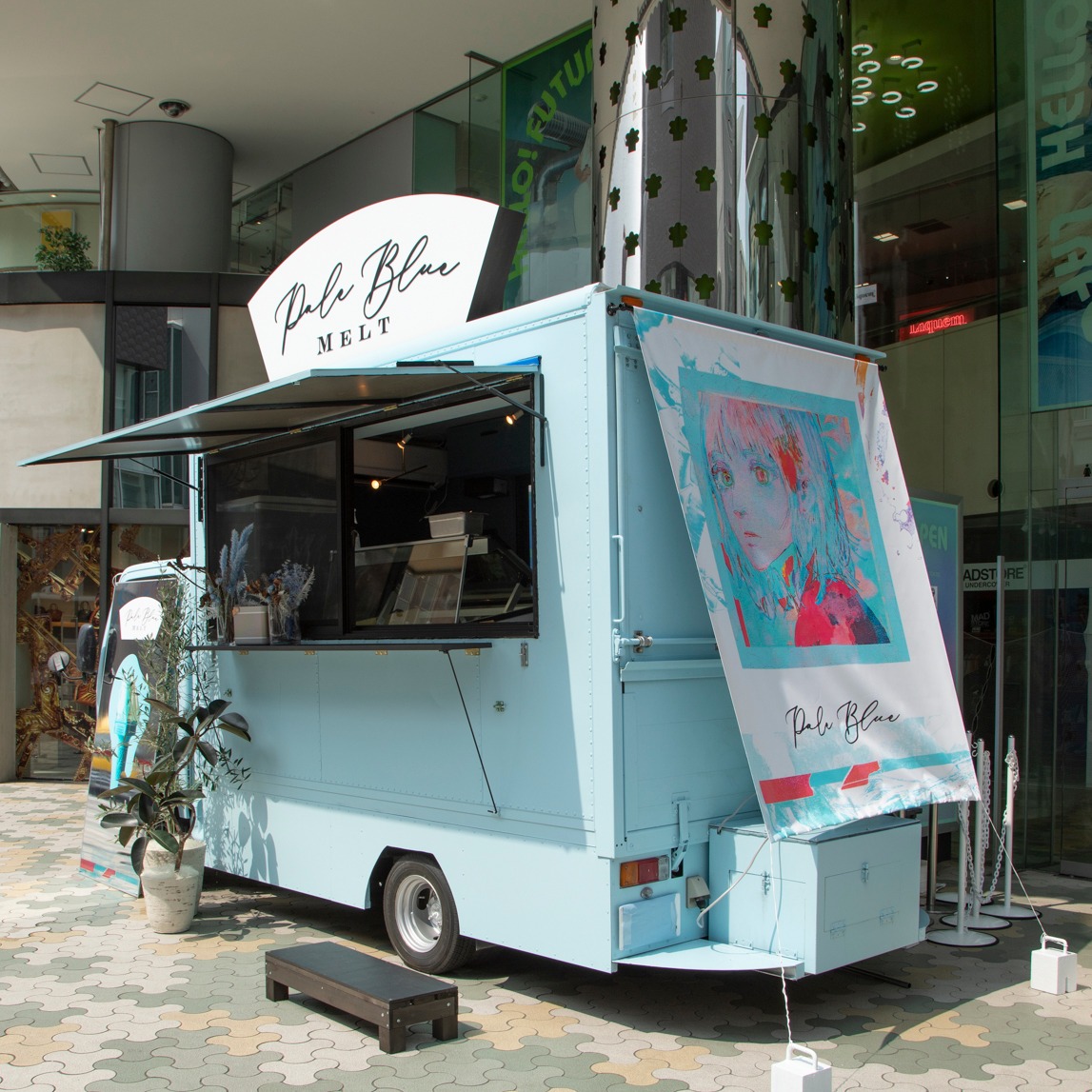 東京・ラフォーレ原宿で行われた「Pale Blue Melt」の様子。