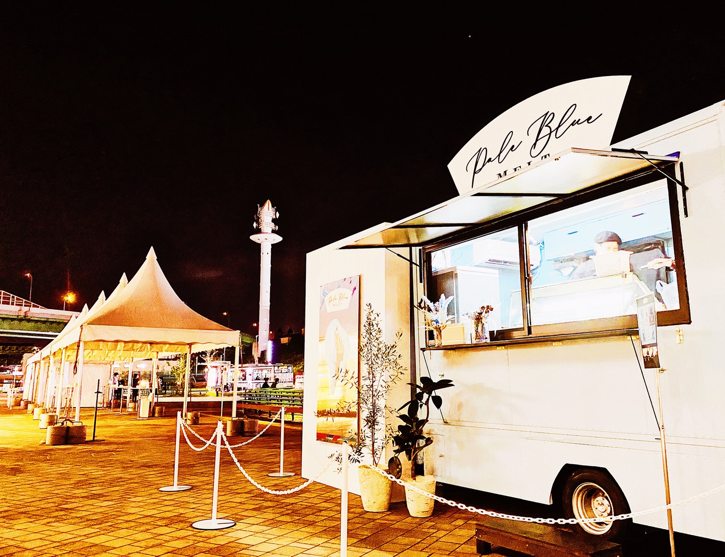 愛知・名古屋みなと 蔦屋書店で行われた「Pale Blue Melt」の様子。