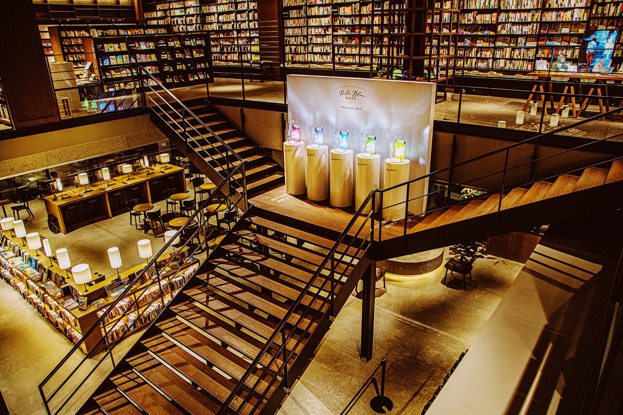 北海道・江別 蔦屋書店 知の棟の中心に展示された「Room Perfume」。