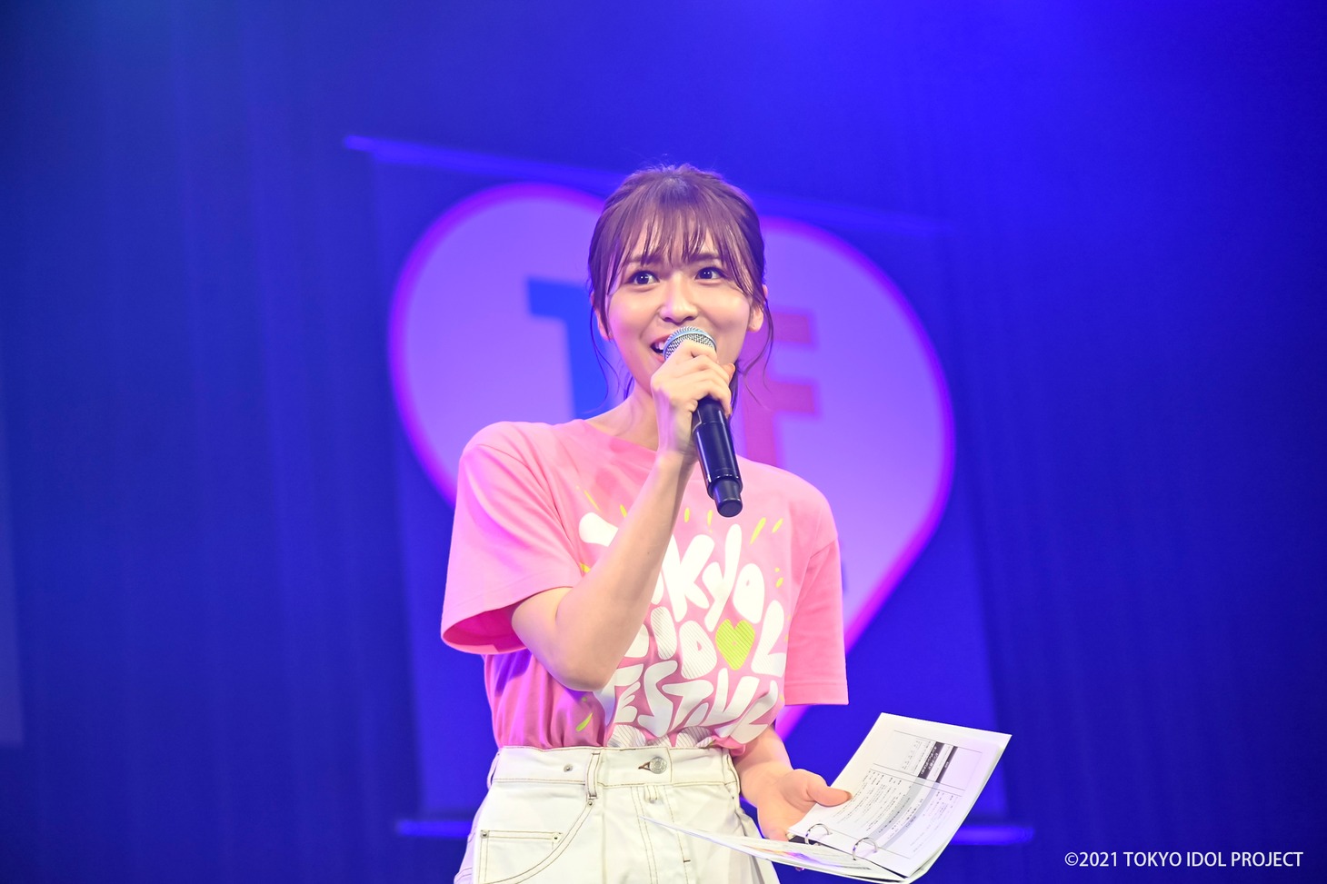 「TOKYO IDOL FESTIVAL 2021」の開会宣言を行う長濱ねる。