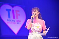 「TOKYO IDOL FESTIVAL 2021」の開会宣言を行う長濱ねる。