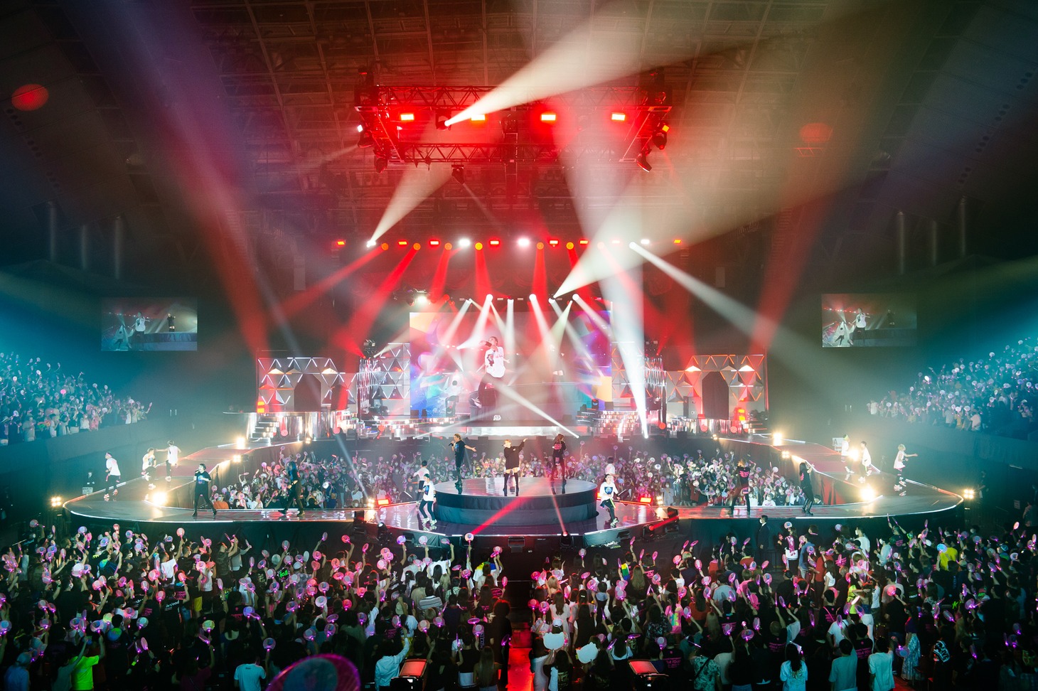 「ayumi hamasaki ASIA TOUR 2021-2022 A ～23rd Monster～」千葉・幕張メッセ 幕張イベントホール公演の様子。（撮影：渡邊玲奈［田中聖太郎写真事務所］）