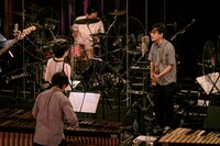 「コトコトことでん（feat. 畳野彩加）」披露中の様子。（撮影：井上嘉和）