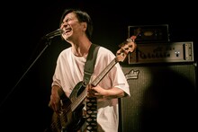 佐藤征史（B）（撮影：井上嘉和）