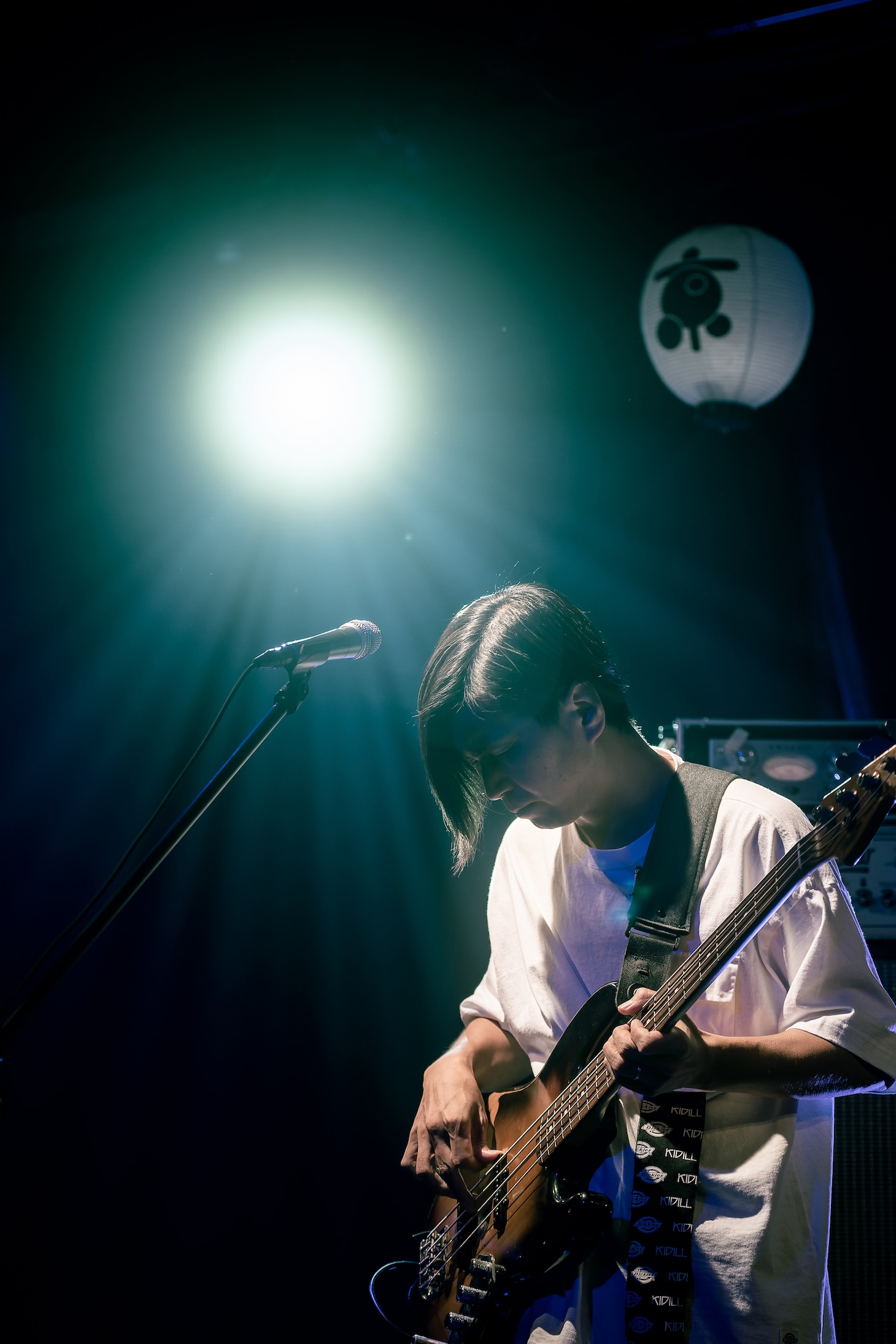 佐藤征史（B）（撮影：井上嘉和）