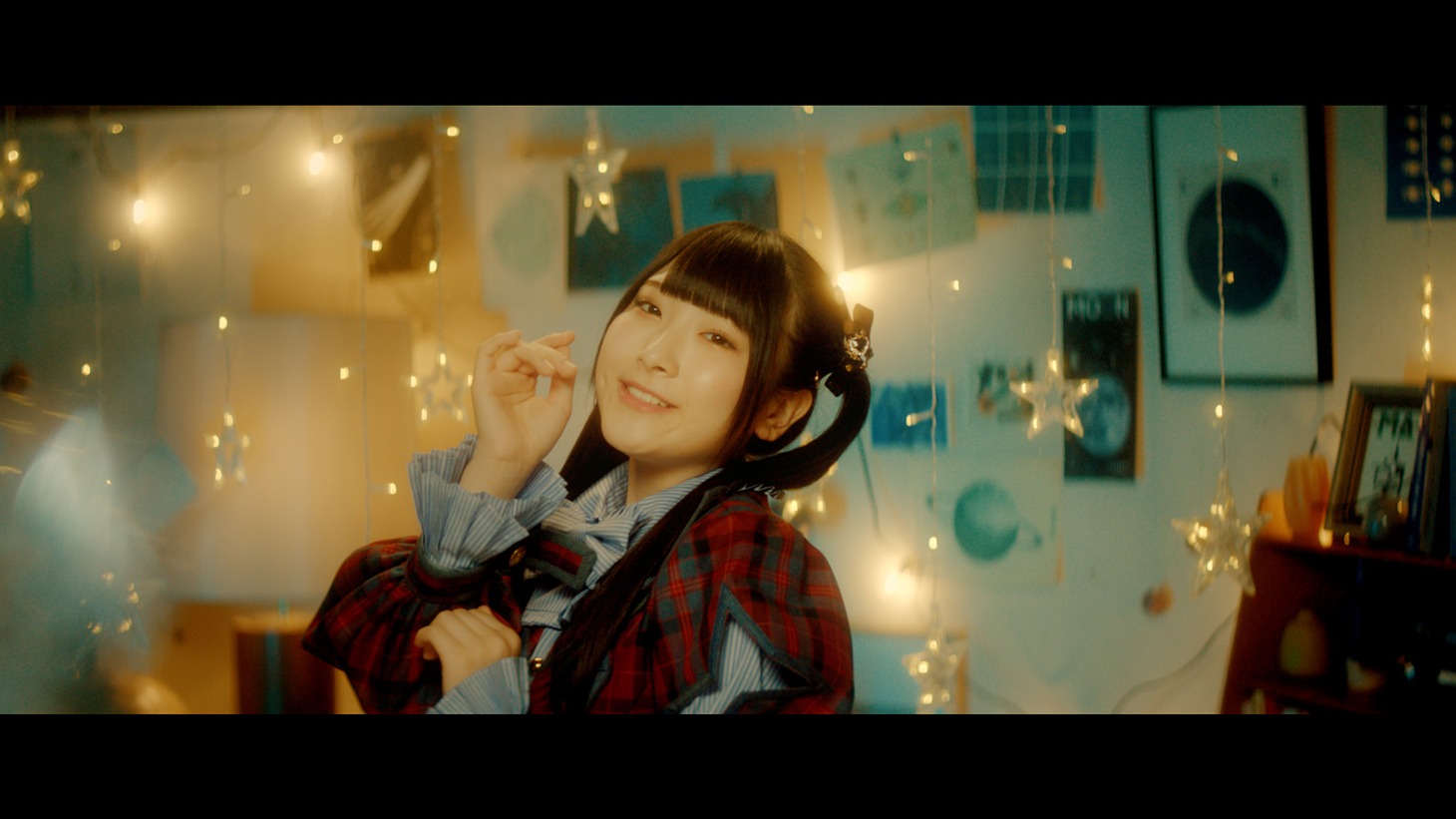 ≠ME「まほろばアスタリスク」ミュージックビデオより。 (c)YOANI/KING RECORDS
