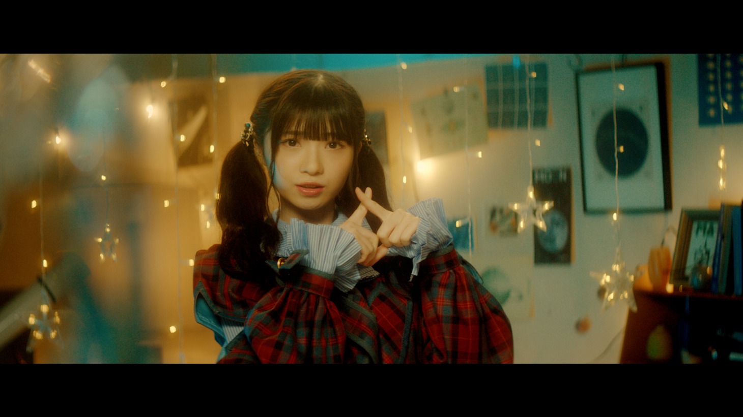 ≠ME「まほろばアスタリスク」ミュージックビデオより。 (c)YOANI/KING RECORDS