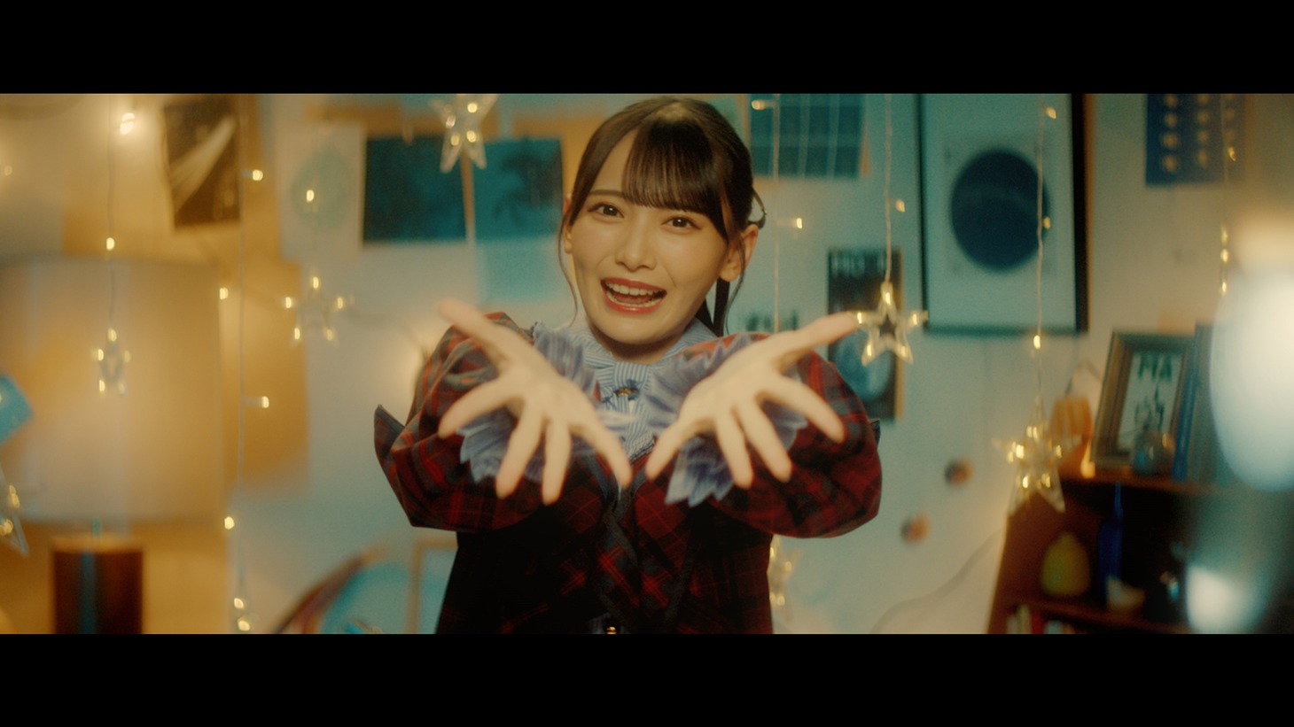 ≠ME「まほろばアスタリスク」ミュージックビデオより。 (c)YOANI/KING RECORDS