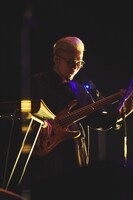 Tsuru（B, Cho）（撮影：丸山剛由）