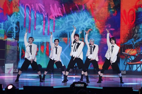 TOMORROW X TOGETHER (p)&(c)BIGHIT MUSIC