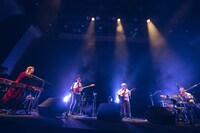 「LITTLE CREATURES "30"」の様子。