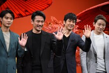 左から磯村勇斗、内野聖陽、西島秀俊、山本耕史。