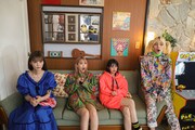 SCANDAL「one more time」ミュージックビデオ撮影のオフショット。