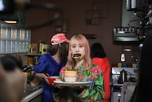 SCANDAL「one more time」ミュージックビデオ撮影のオフショット。